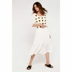 Apricot White Sunflower Crochet Top -Apricot Shop unnamed file 1490