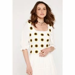 Apricot White Sunflower Crochet Top -Apricot Shop unnamed file 1492