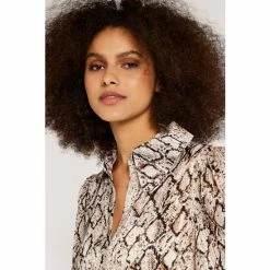 Apricot Neutral Snake Stripe Dot Shirt -Apricot Shop unnamed file 2158